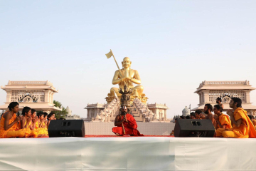 Statue-of-Equality-147